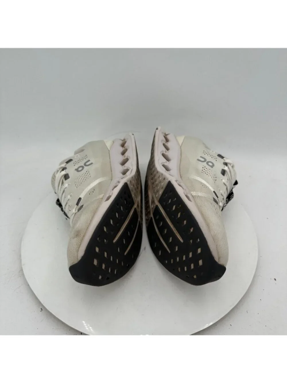On Cloudsurfer Swiss Engineering Women Size 10 3WD10440664 White Frost Shoes